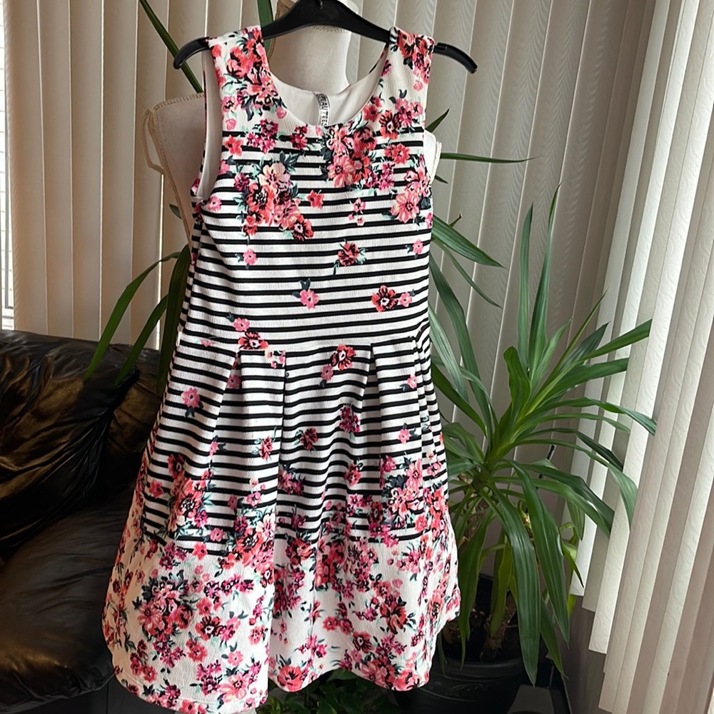 NWOT Beautees floral sleeveless a sleeve for girls size 12